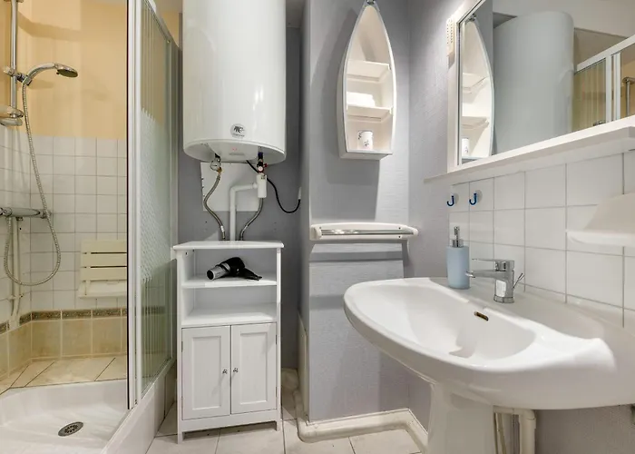 Rdc Pour 4 A 800m De La *